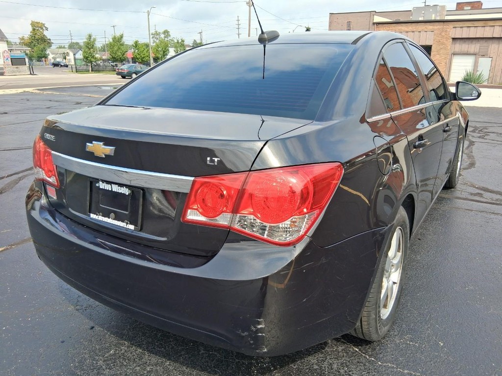 Chevrolet Cruze Vehicle Full-screen Gallery Image 05