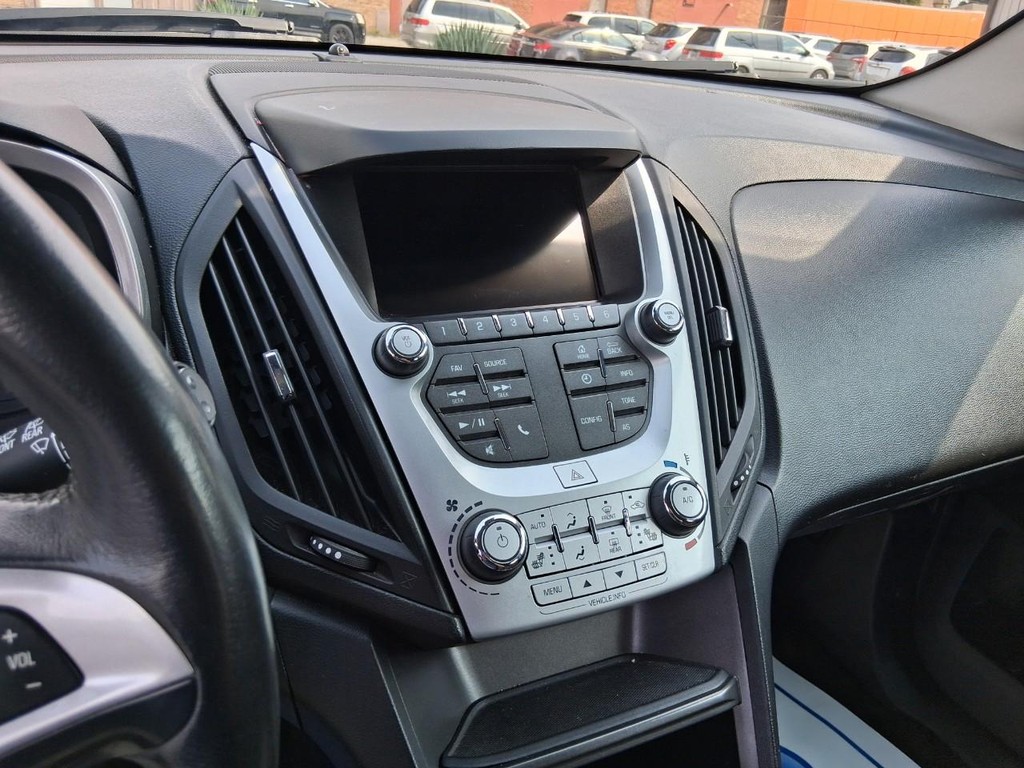 Chevrolet Equinox Vehicle Full-screen Gallery Image 17