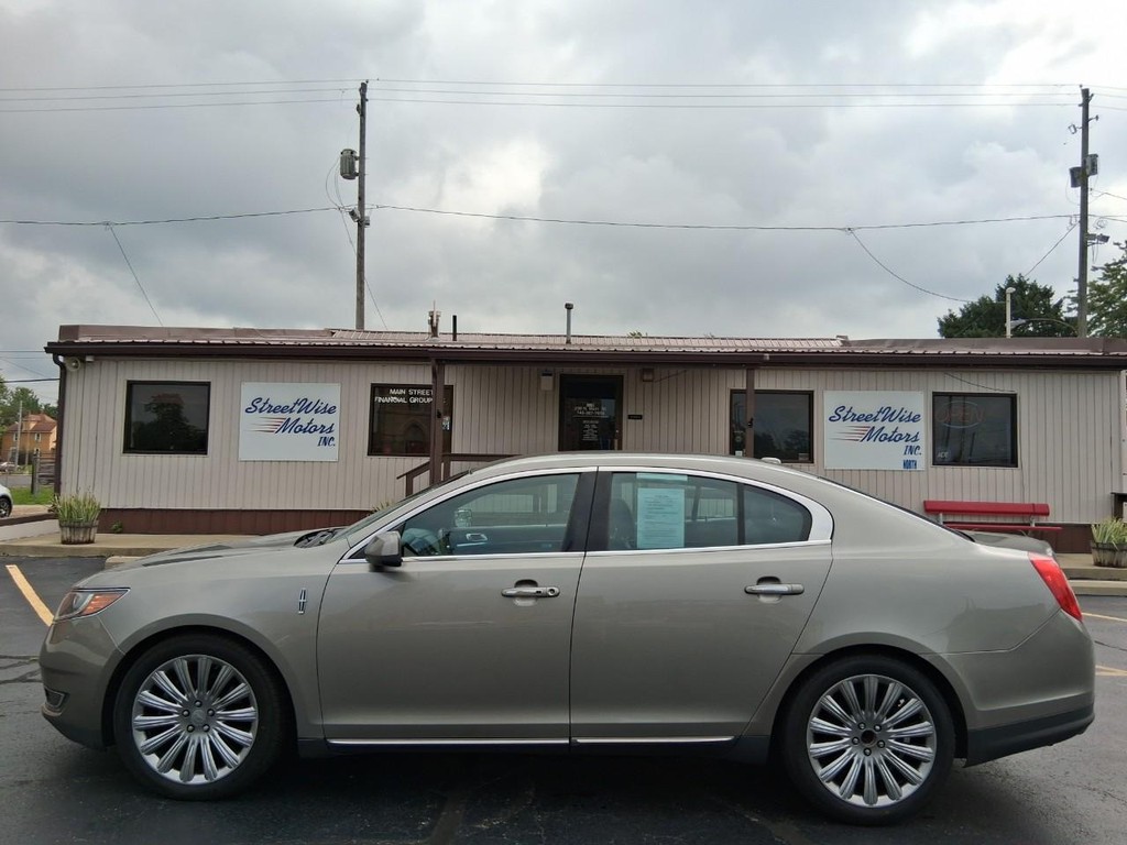 Lincoln MKS Vehicle Full-screen Gallery Image 02