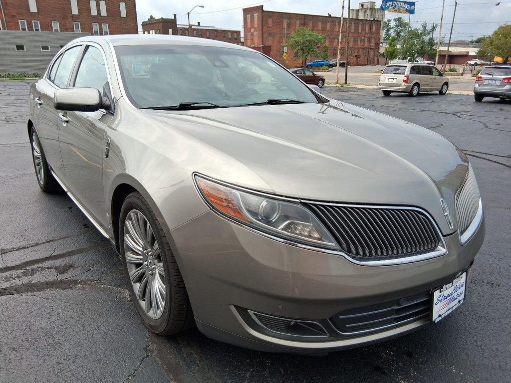 Lincoln MKS Vehicle Full-screen Gallery Image 07