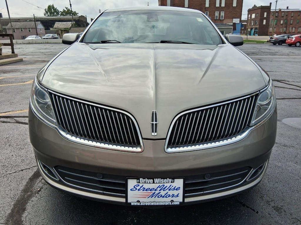 Lincoln MKS Vehicle Full-screen Gallery Image 08