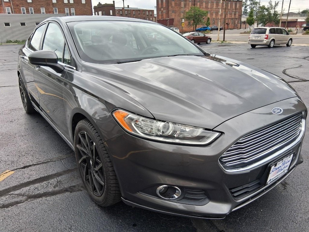 Ford Fusion Vehicle Full-screen Gallery Image 07