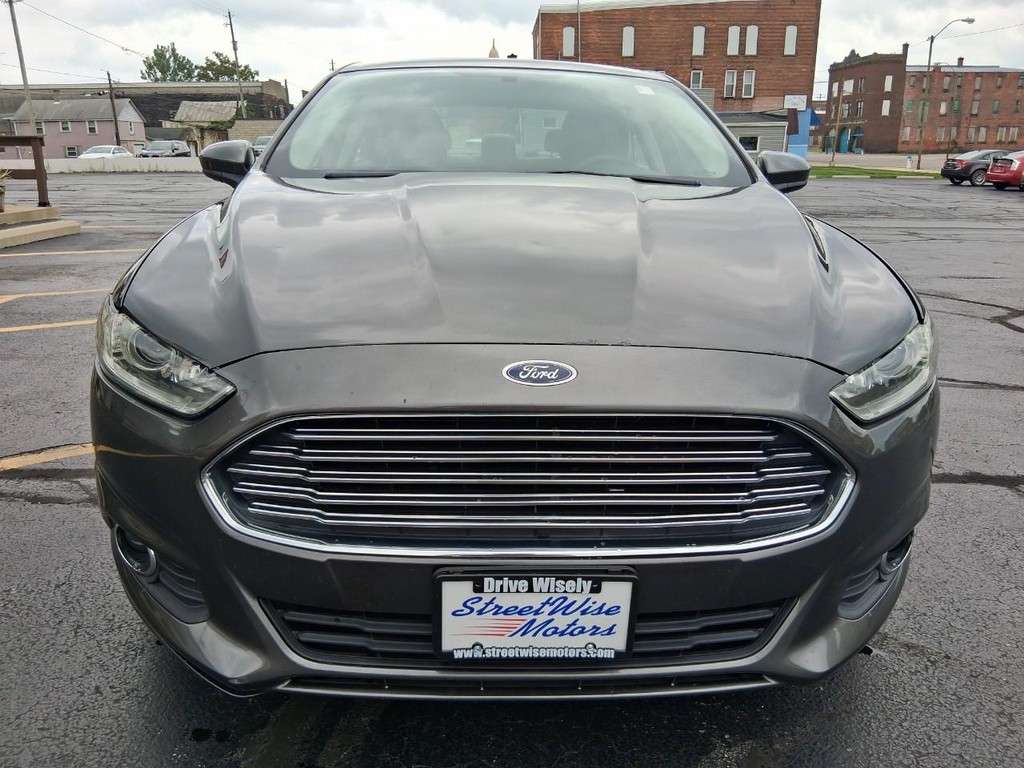 Ford Fusion Vehicle Full-screen Gallery Image 08
