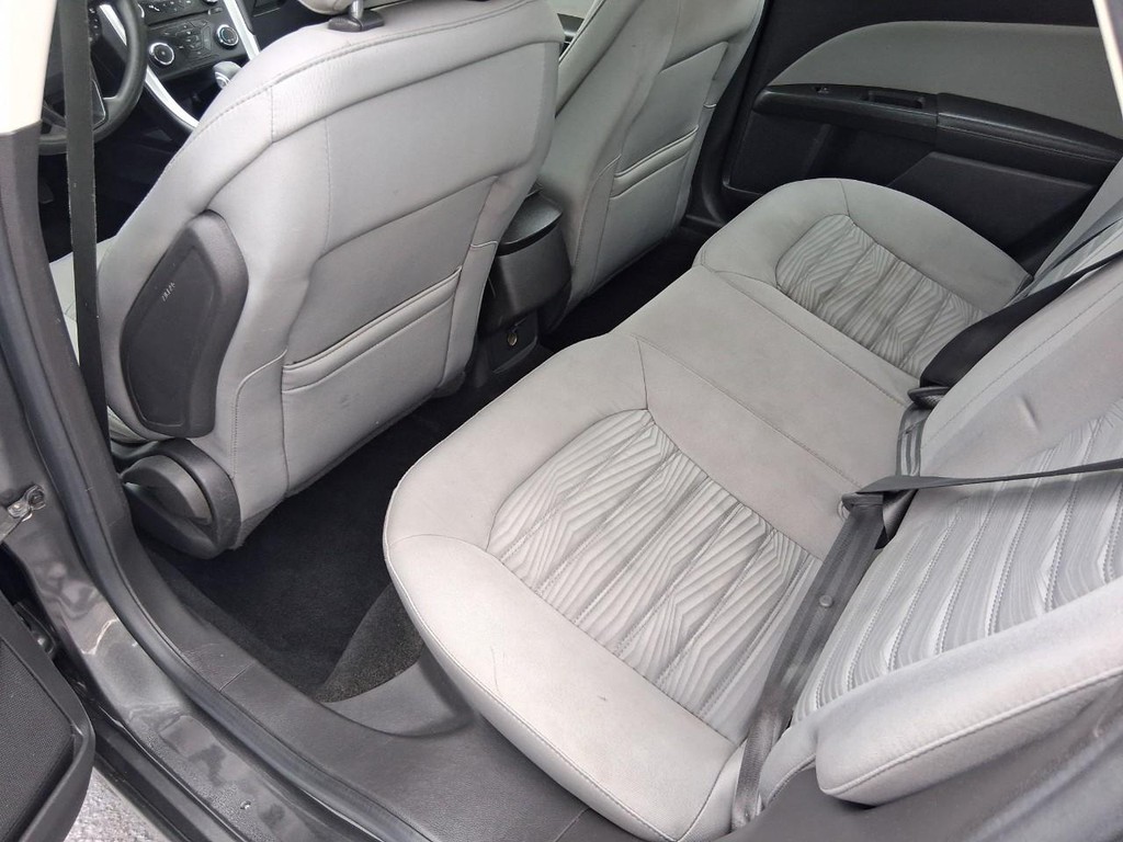 Ford Fusion Vehicle Full-screen Gallery Image 10