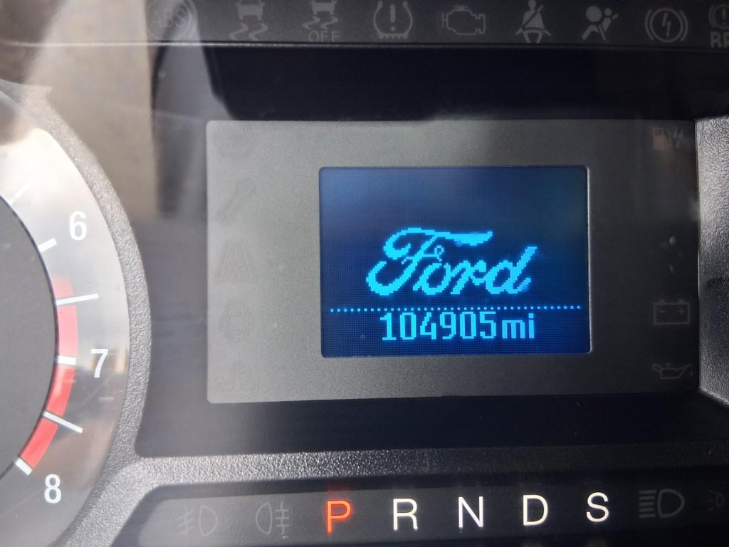 Ford Fusion Vehicle Full-screen Gallery Image 13