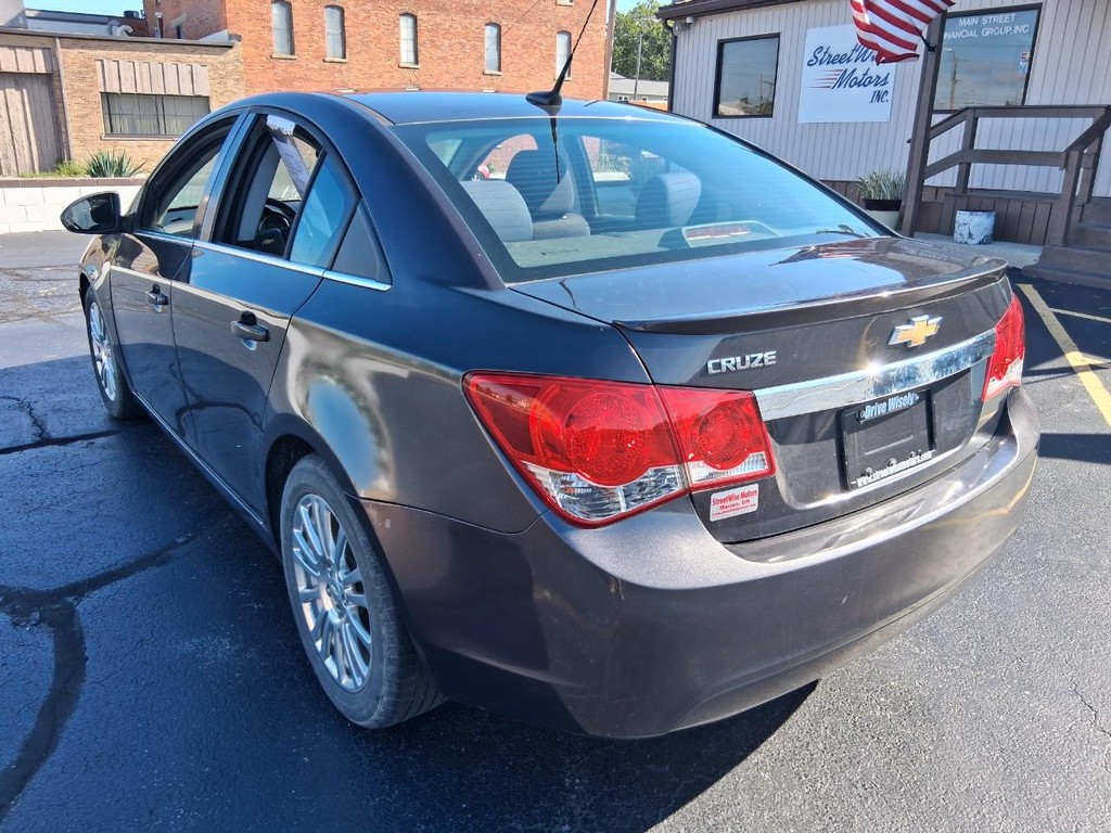 Chevrolet Cruze Vehicle Full-screen Gallery Image 03
