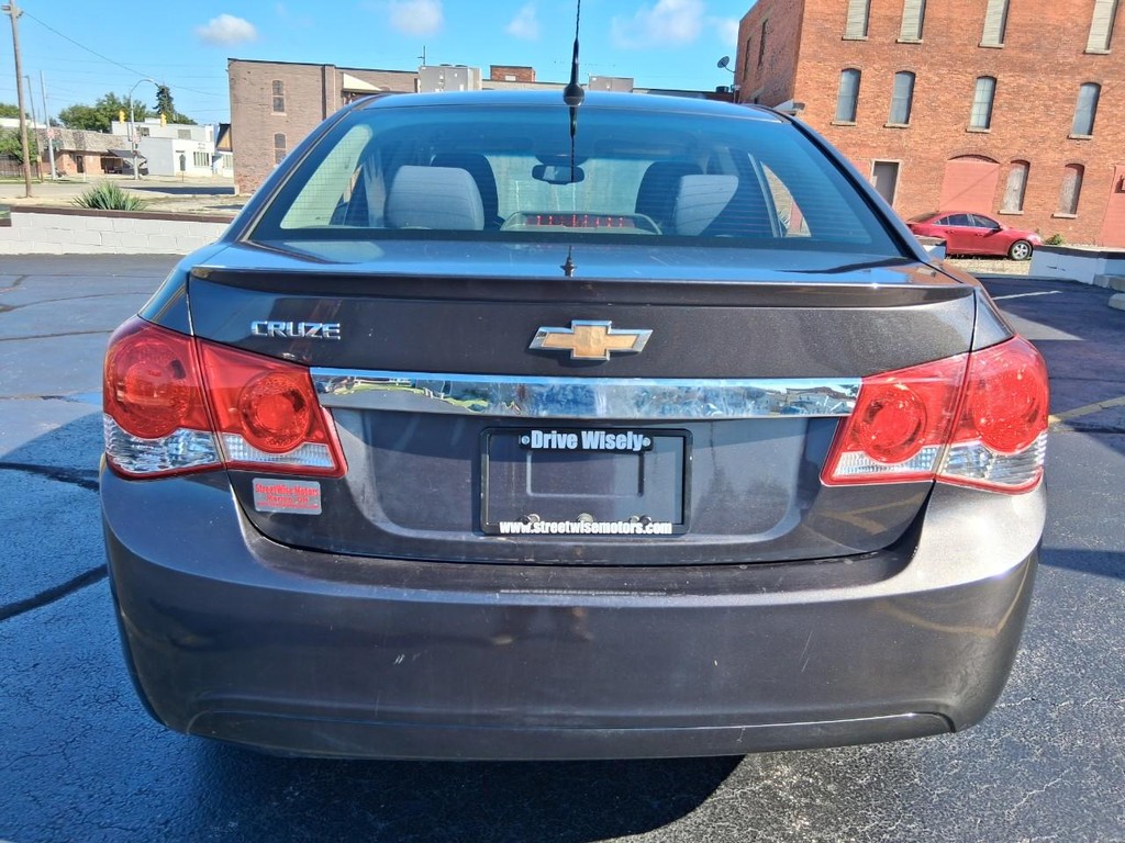 Chevrolet Cruze Vehicle Full-screen Gallery Image 04