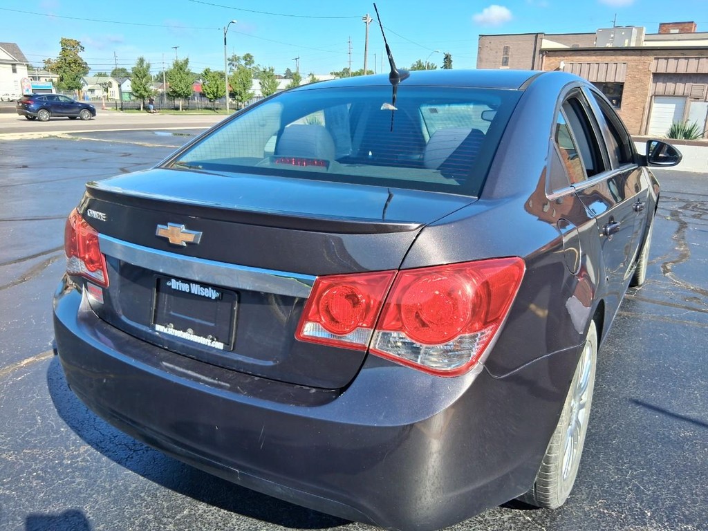 Chevrolet Cruze Vehicle Full-screen Gallery Image 05