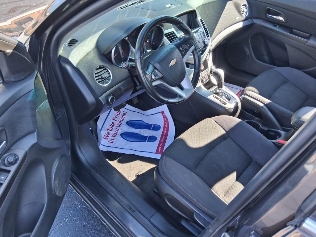 Chevrolet Cruze Vehicle Full-screen Gallery Image 09