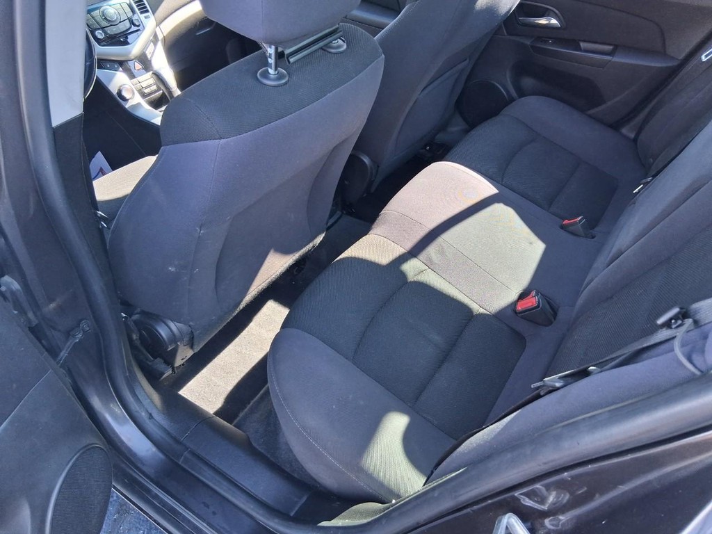 Chevrolet Cruze Vehicle Full-screen Gallery Image 10