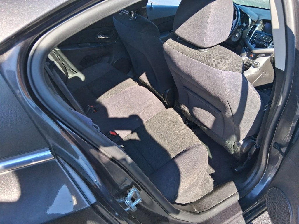 Chevrolet Cruze Vehicle Full-screen Gallery Image 11