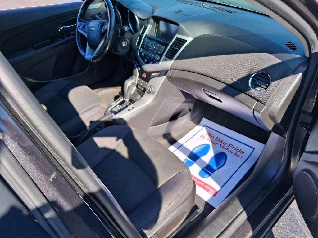 Chevrolet Cruze Vehicle Full-screen Gallery Image 12