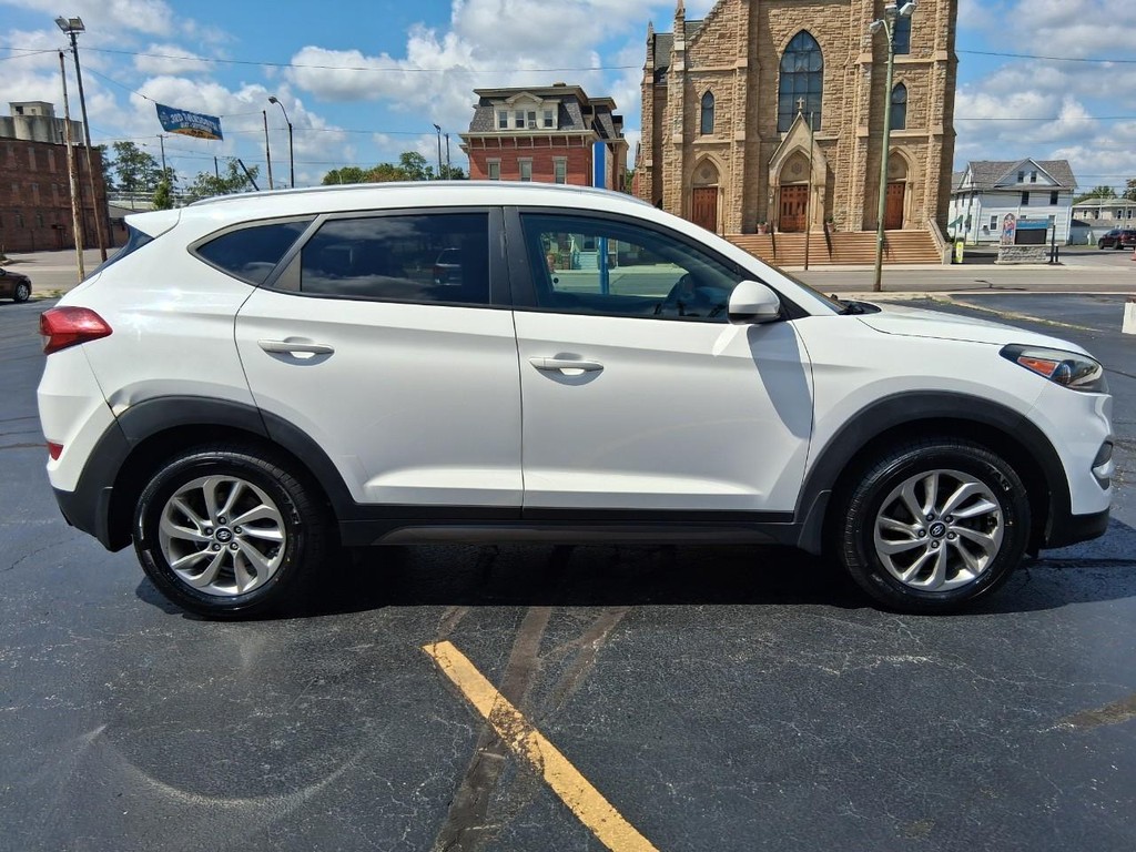 Hyundai Tucson Vehicle Full-screen Gallery Image 04
