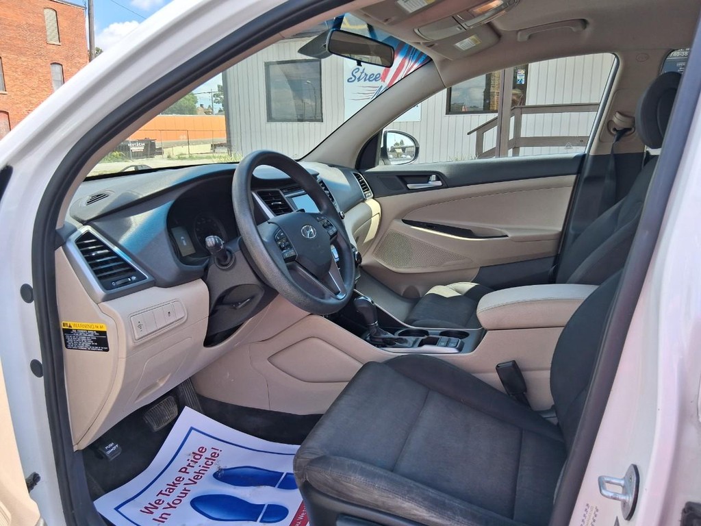 Hyundai Tucson Vehicle Full-screen Gallery Image 09