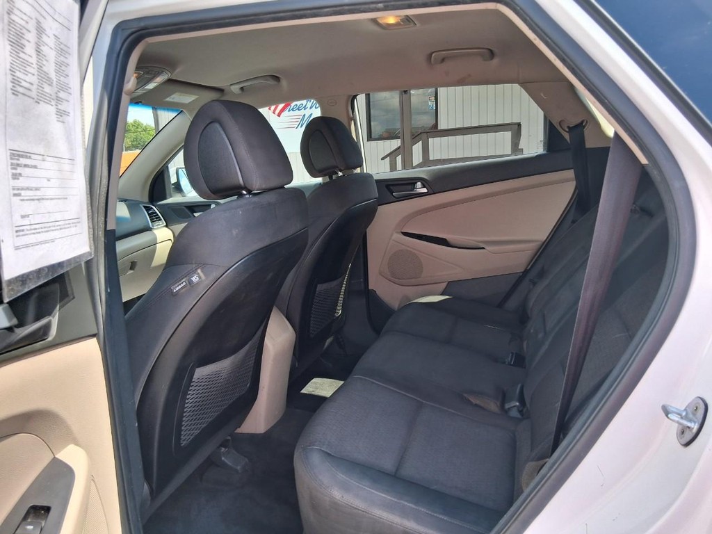 Hyundai Tucson Vehicle Full-screen Gallery Image 10
