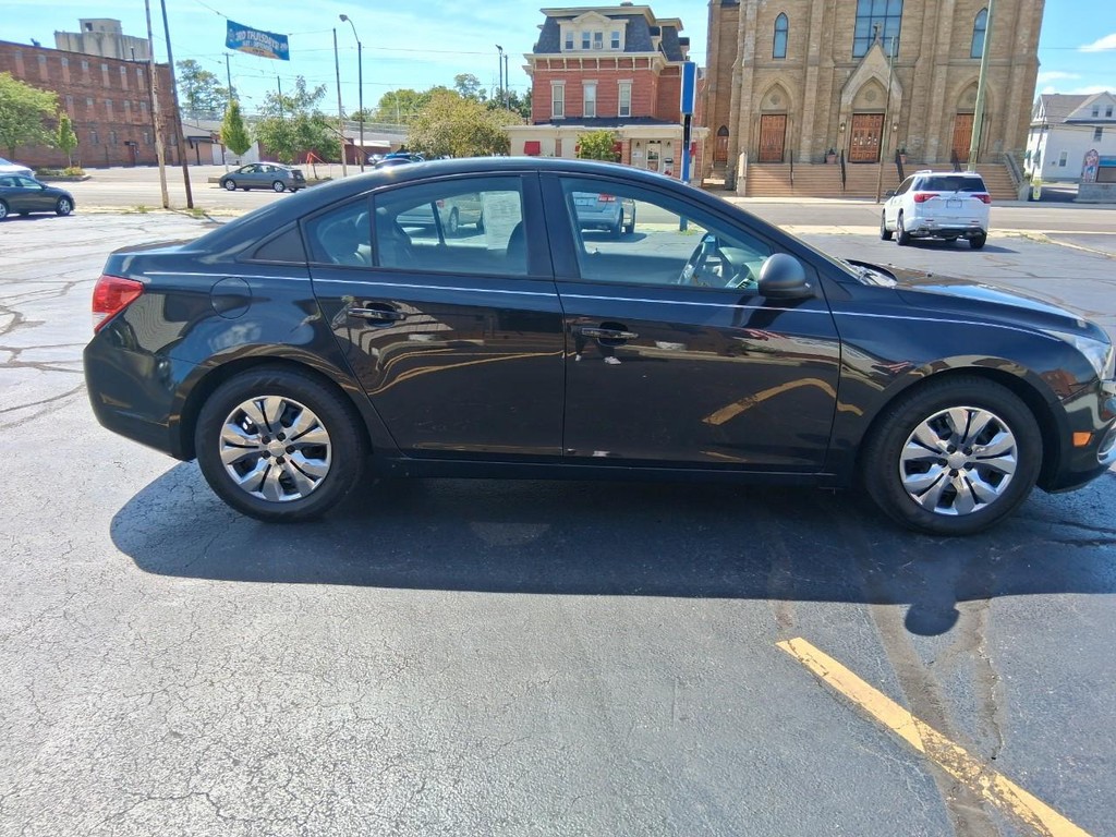 Chevrolet Cruze Vehicle Full-screen Gallery Image 03