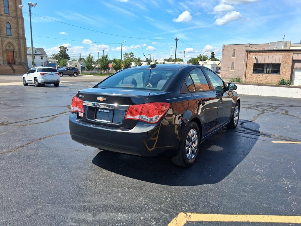 Chevrolet Cruze Vehicle Full-screen Gallery Image 04