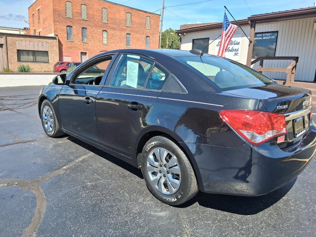 Chevrolet Cruze Vehicle Full-screen Gallery Image 05