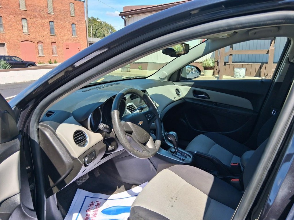 Chevrolet Cruze Vehicle Full-screen Gallery Image 06
