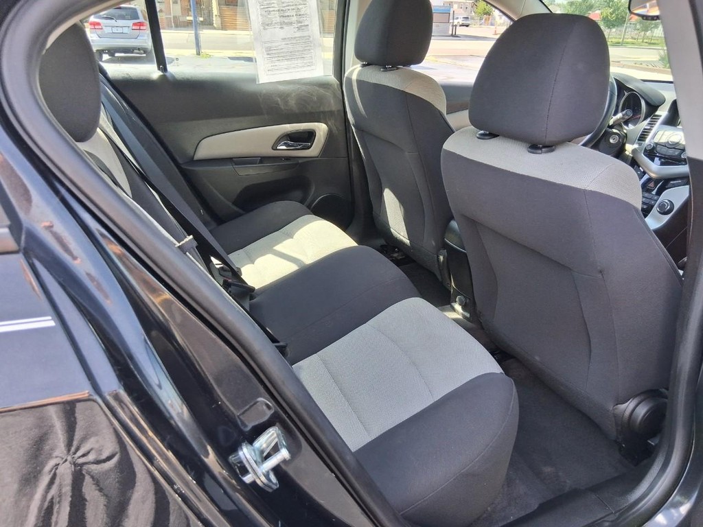 Chevrolet Cruze Vehicle Full-screen Gallery Image 09