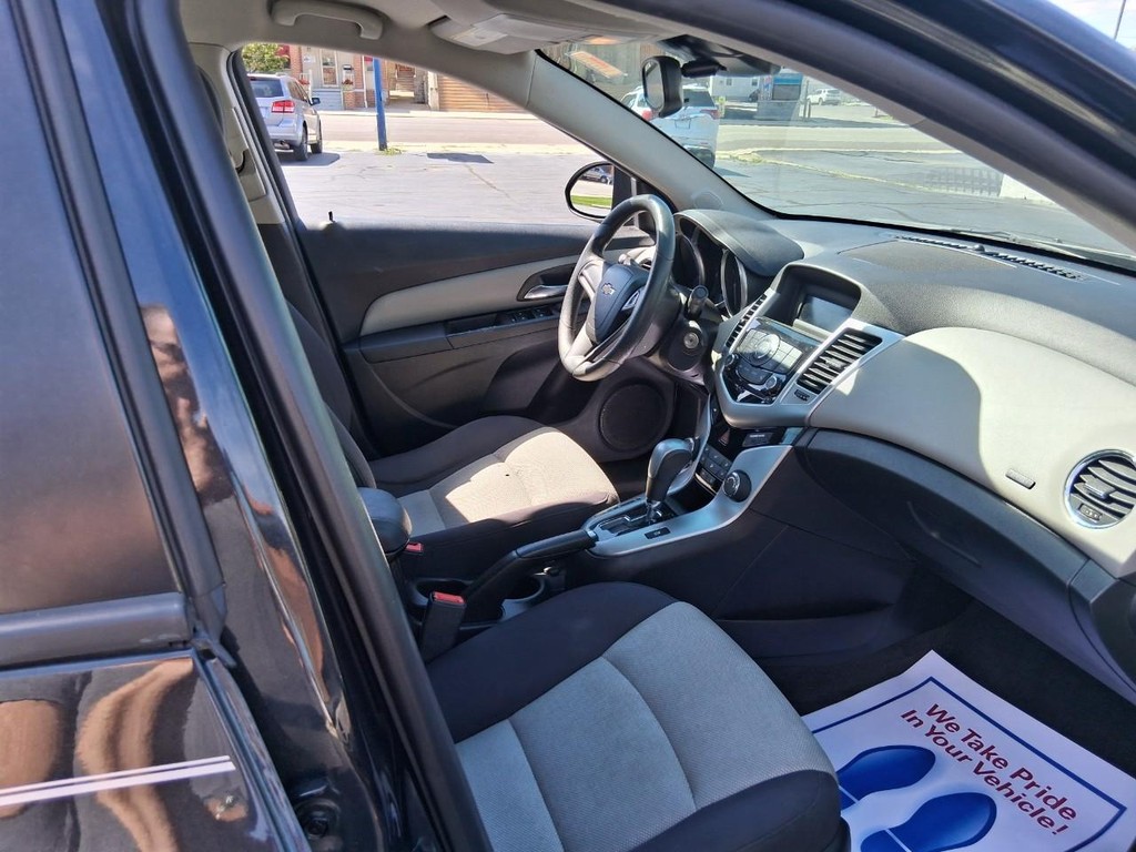 Chevrolet Cruze Vehicle Full-screen Gallery Image 10