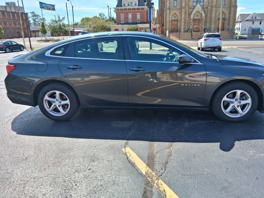 Chevrolet Malibu Vehicle Full-screen Gallery Image 03