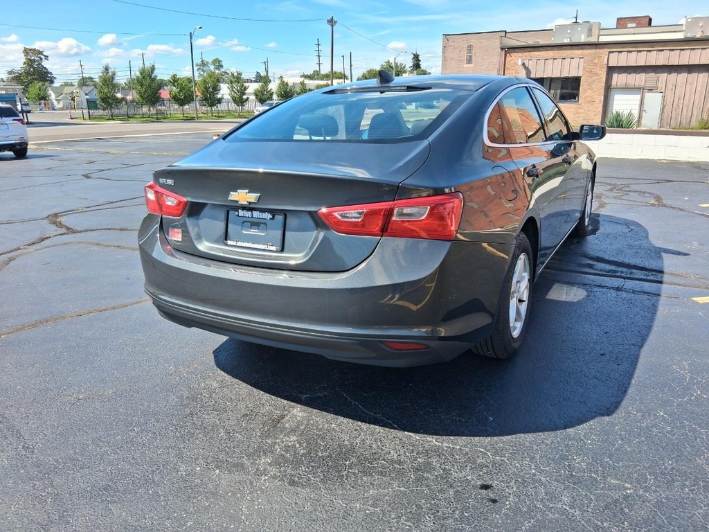 Chevrolet Malibu Vehicle Full-screen Gallery Image 04