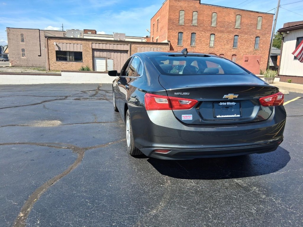 Chevrolet Malibu Vehicle Full-screen Gallery Image 05