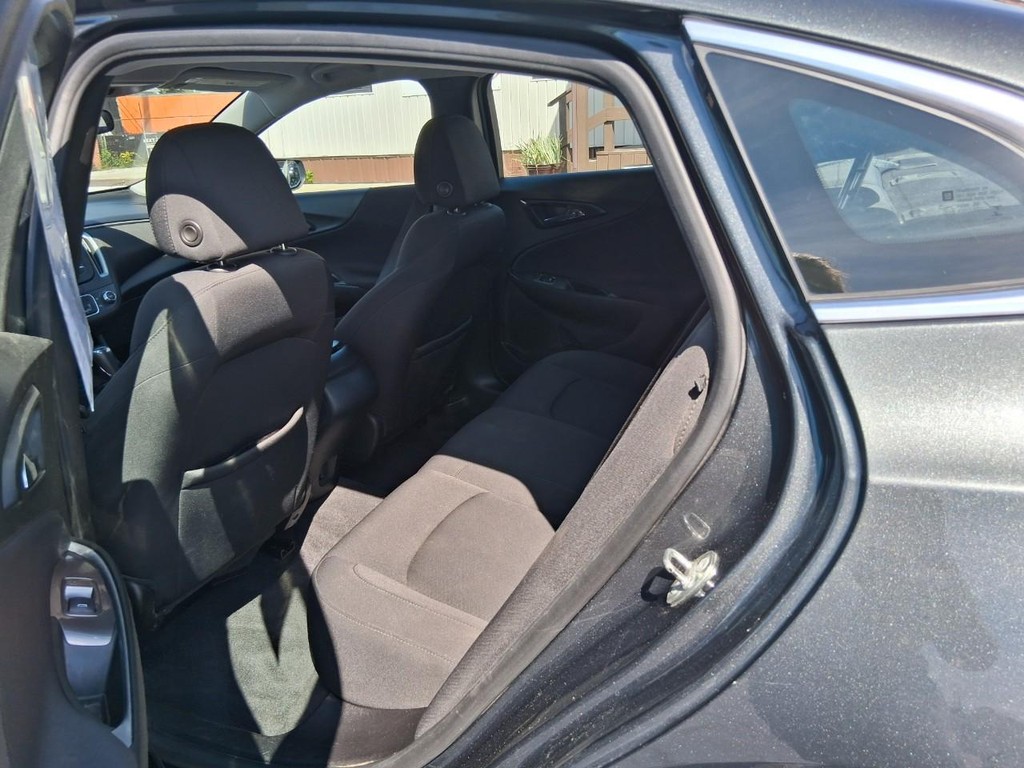Chevrolet Malibu Vehicle Full-screen Gallery Image 07