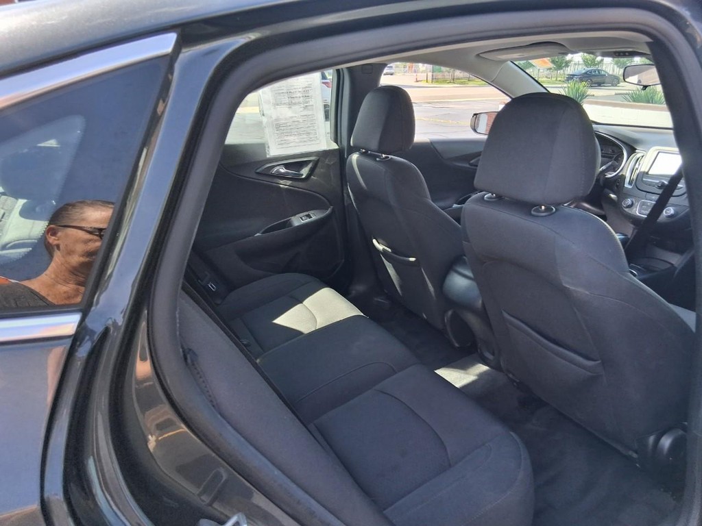 Chevrolet Malibu Vehicle Full-screen Gallery Image 08