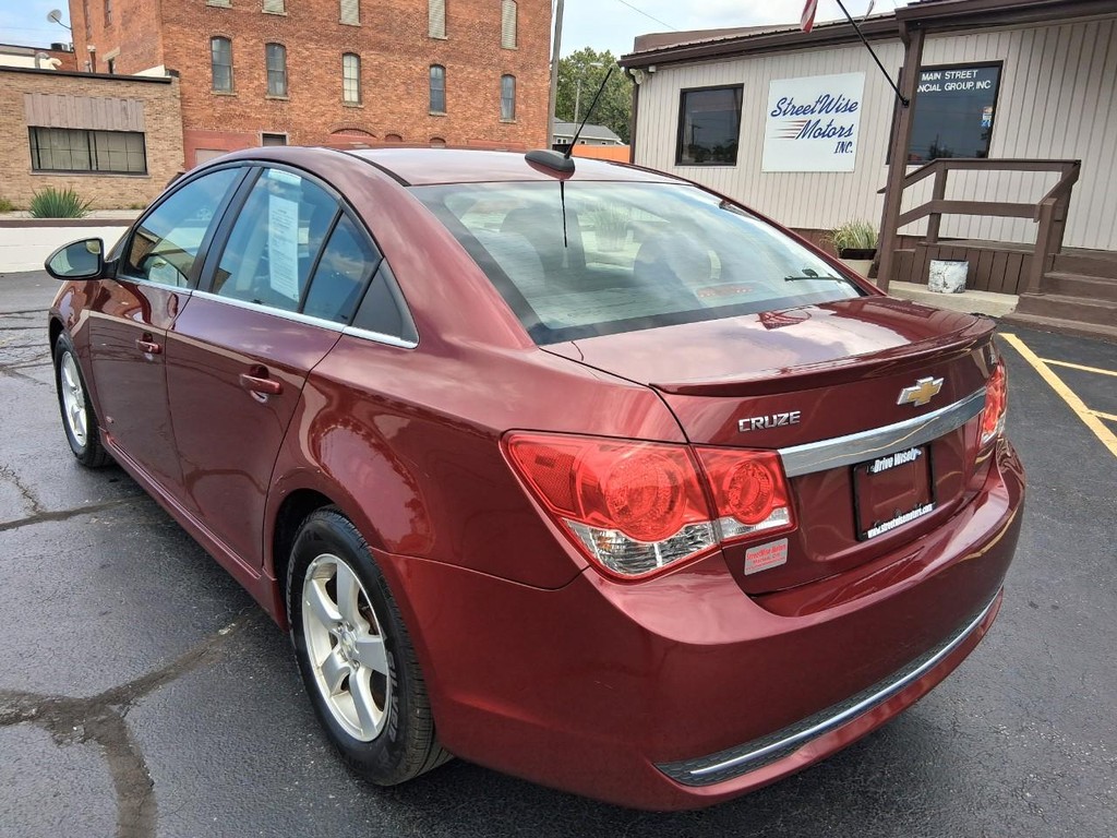Chevrolet Cruze Limited Vehicle Full-screen Gallery Image 03
