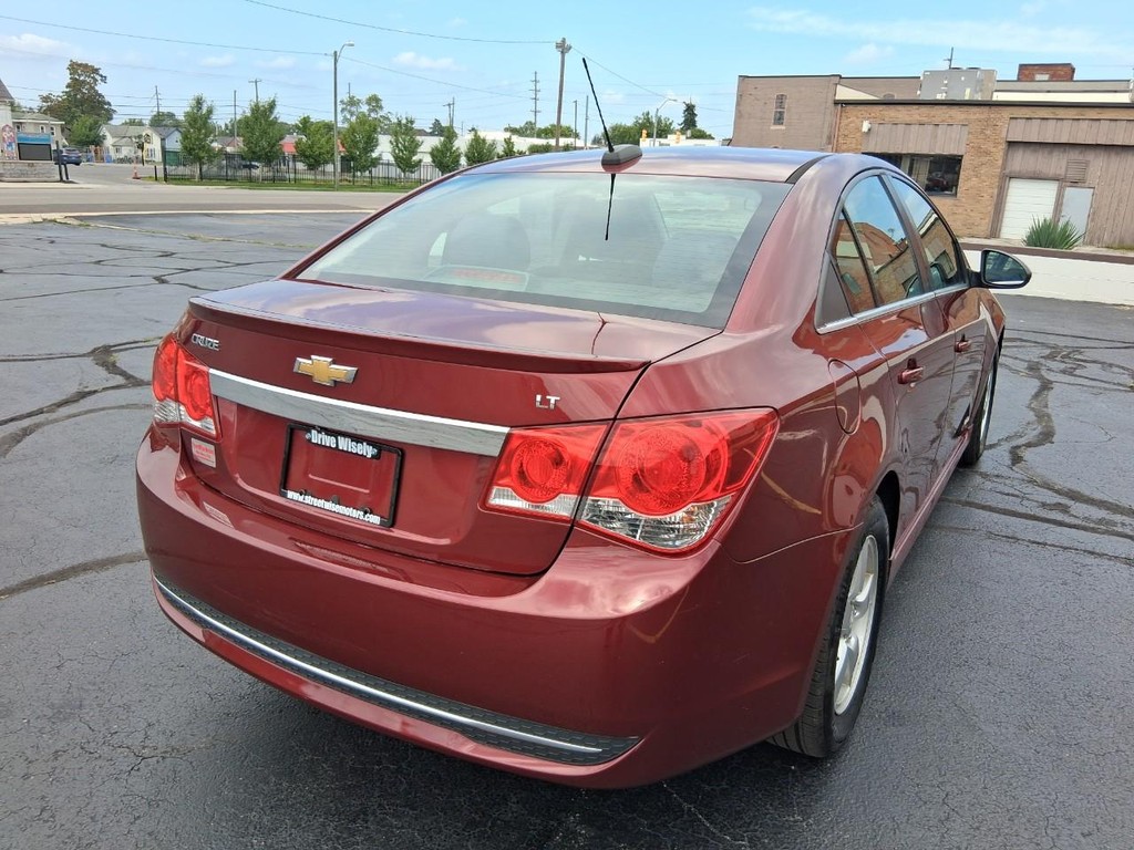 Chevrolet Cruze Limited Vehicle Full-screen Gallery Image 05