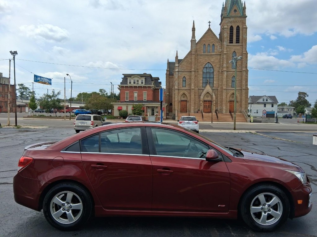 Chevrolet Cruze Limited Vehicle Full-screen Gallery Image 06