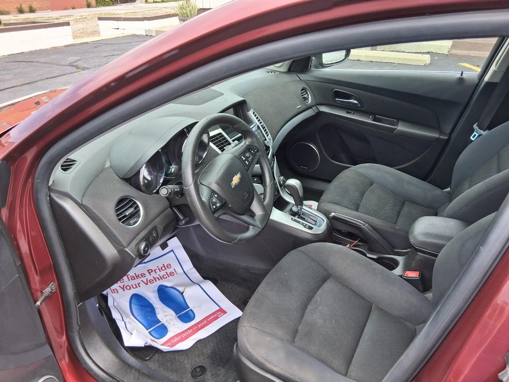 Chevrolet Cruze Limited Vehicle Full-screen Gallery Image 09