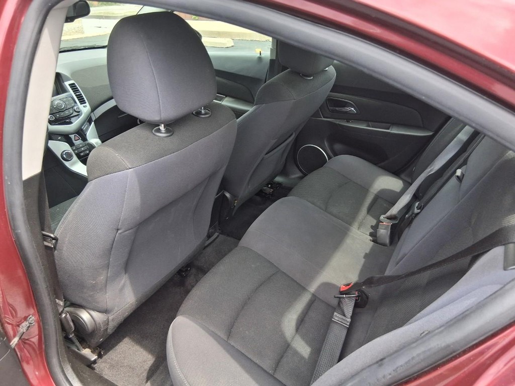 Chevrolet Cruze Limited Vehicle Full-screen Gallery Image 10