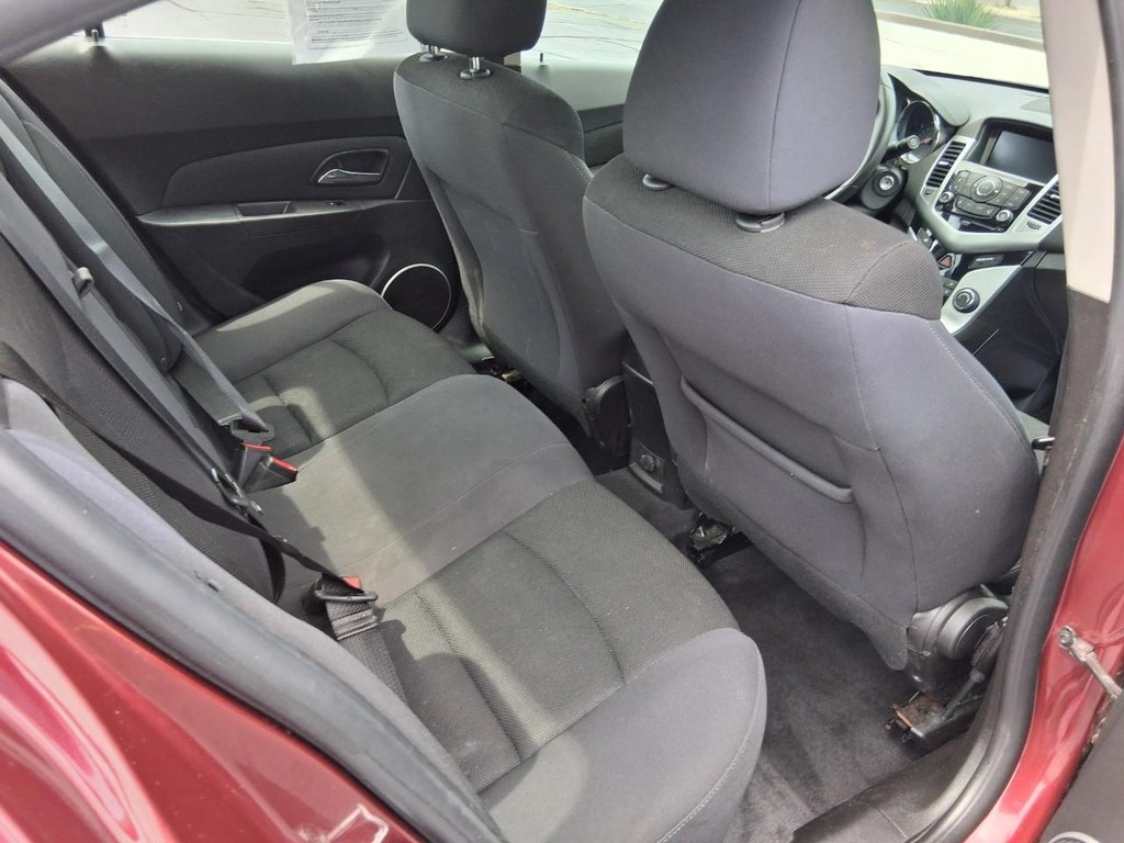 Chevrolet Cruze Limited Vehicle Full-screen Gallery Image 11