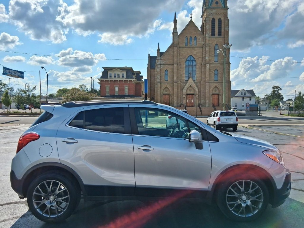 Buick Encore Vehicle Full-screen Gallery Image 06