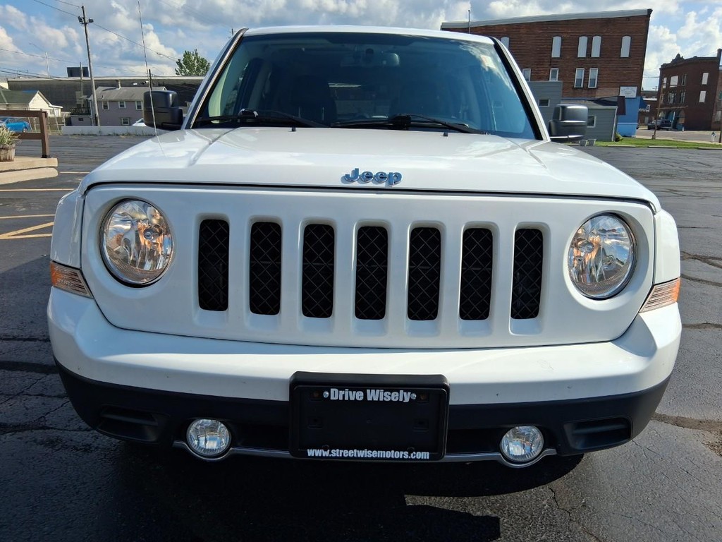 Jeep Cherokee Vehicle Full-screen Gallery Image 08