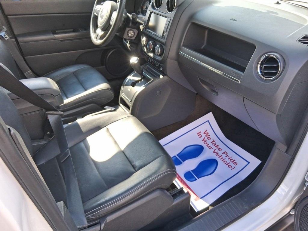 Jeep Cherokee Vehicle Full-screen Gallery Image 15