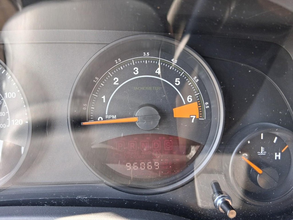 Jeep Cherokee Vehicle Full-screen Gallery Image 16