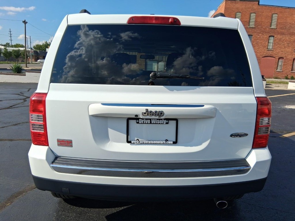 Jeep Patriot Vehicle Full-screen Gallery Image 04
