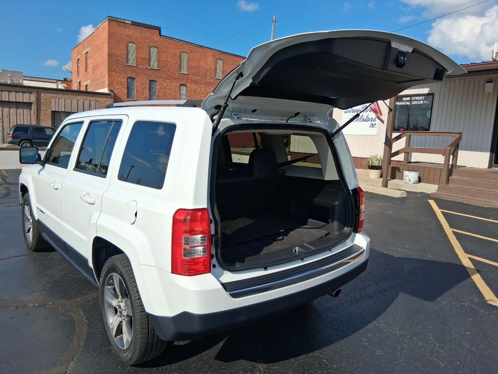 Jeep Patriot Vehicle Full-screen Gallery Image 11
