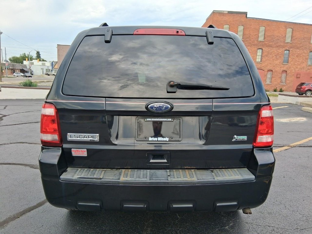 Ford Escape Vehicle Full-screen Gallery Image 04