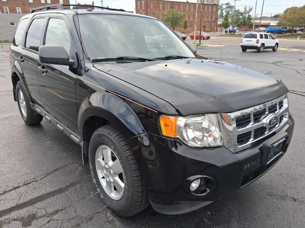 Ford Escape Vehicle Full-screen Gallery Image 07