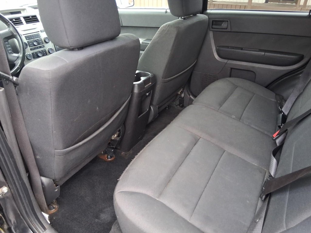 Ford Escape Vehicle Full-screen Gallery Image 10