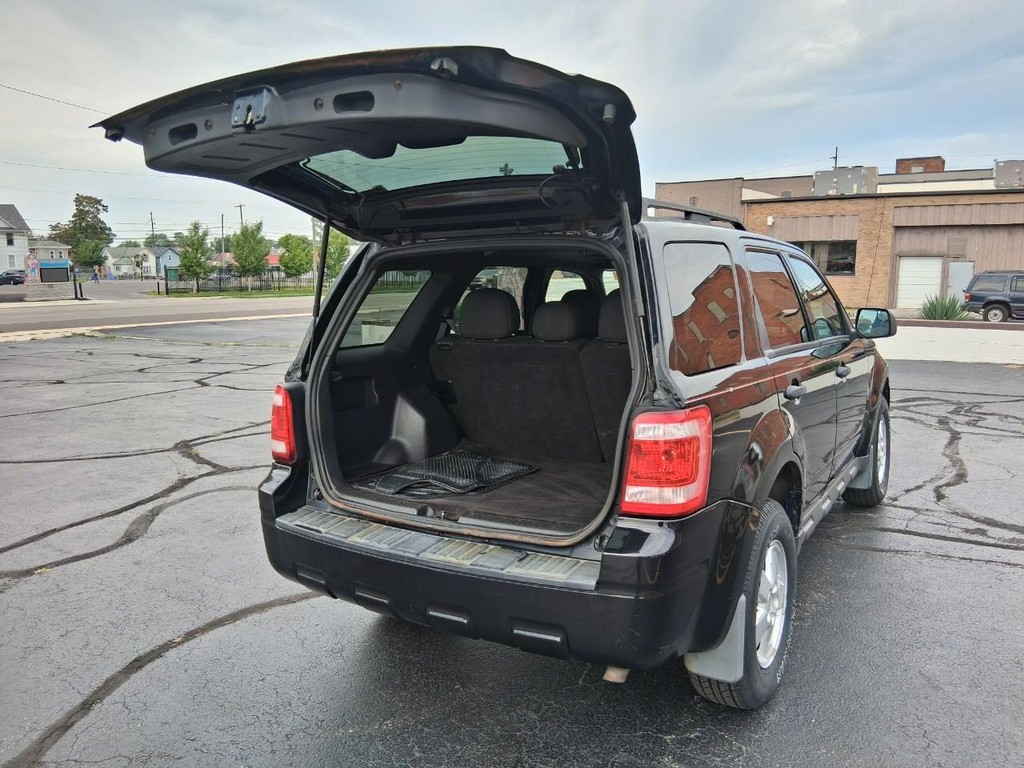 Ford Escape Vehicle Full-screen Gallery Image 13