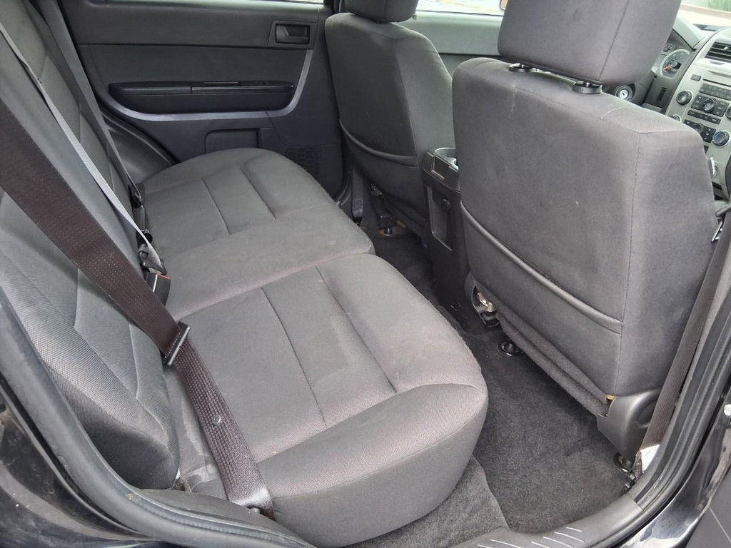 Ford Escape Vehicle Full-screen Gallery Image 14