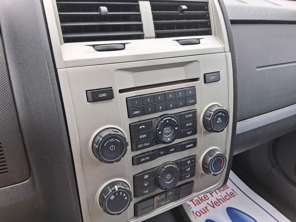 Ford Escape Vehicle Full-screen Gallery Image 17