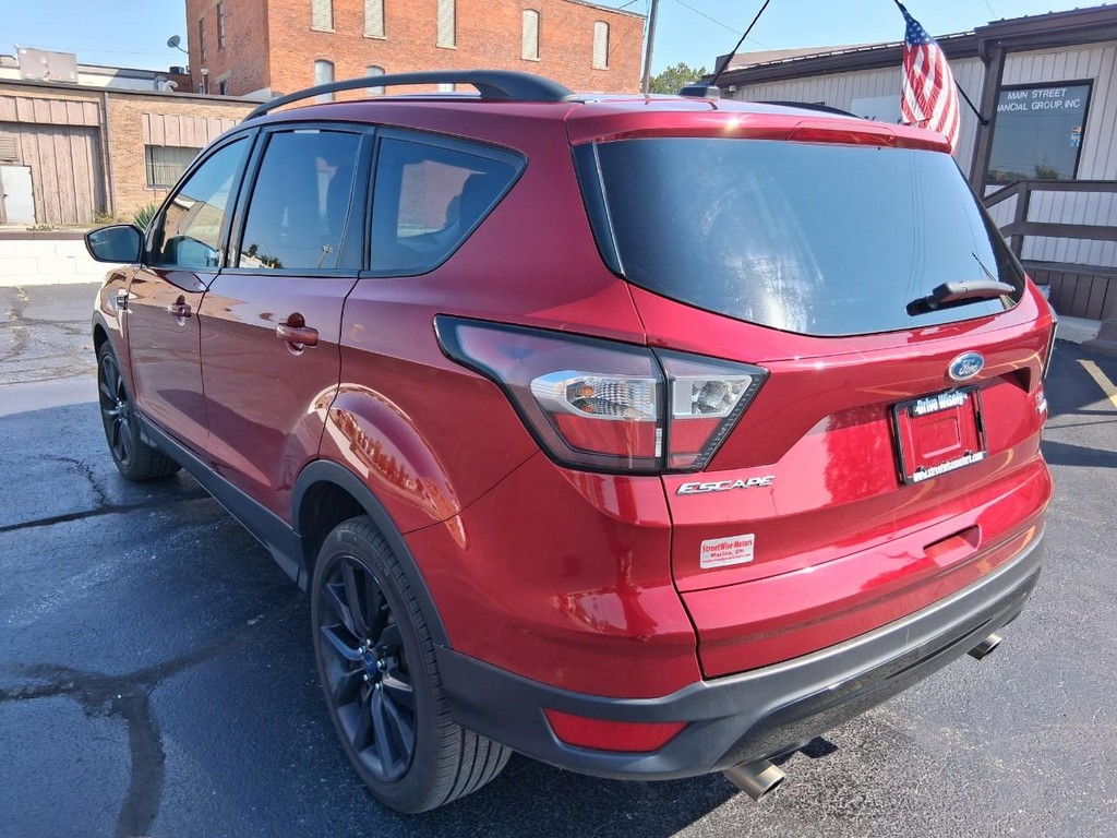 Ford Escape Vehicle Full-screen Gallery Image 03