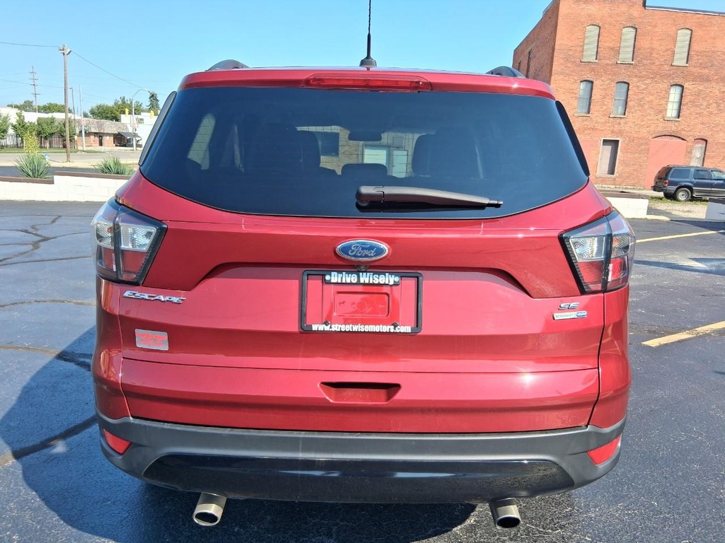 Ford Escape Vehicle Full-screen Gallery Image 04
